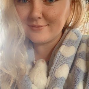 Meet your Posher, Angie